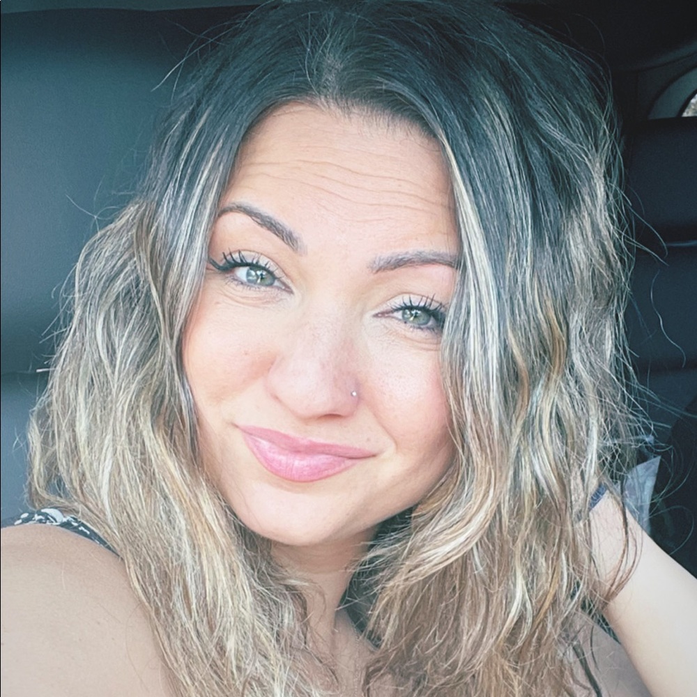 Meet your Posher, Danielle